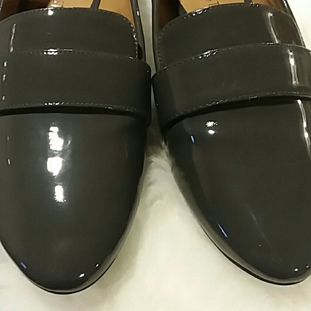 Nine West Dark Gray Faux Leather Shiny Flats - Picture 2 of 6